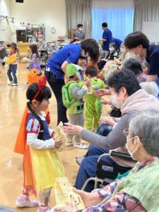 慰問に行ってきました